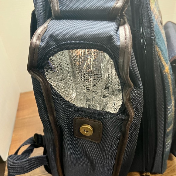 Pendleton, NEW PICNIC BACKPACK FULLY LOADED - Picture 13 of 14